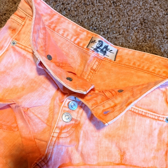 NWT  😍 Free People Lightly Distressed Jean Shorts - Picture 3 of 5